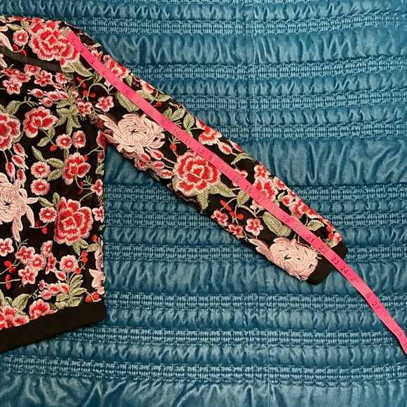 Dolce Cabo Floral Zipper Jacket Black Pink Red Embroidered Size-Medium-Large - Picture 6 of 9